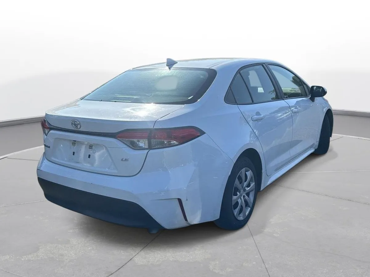 2024 Toyota Corolla LE thumbnail 6