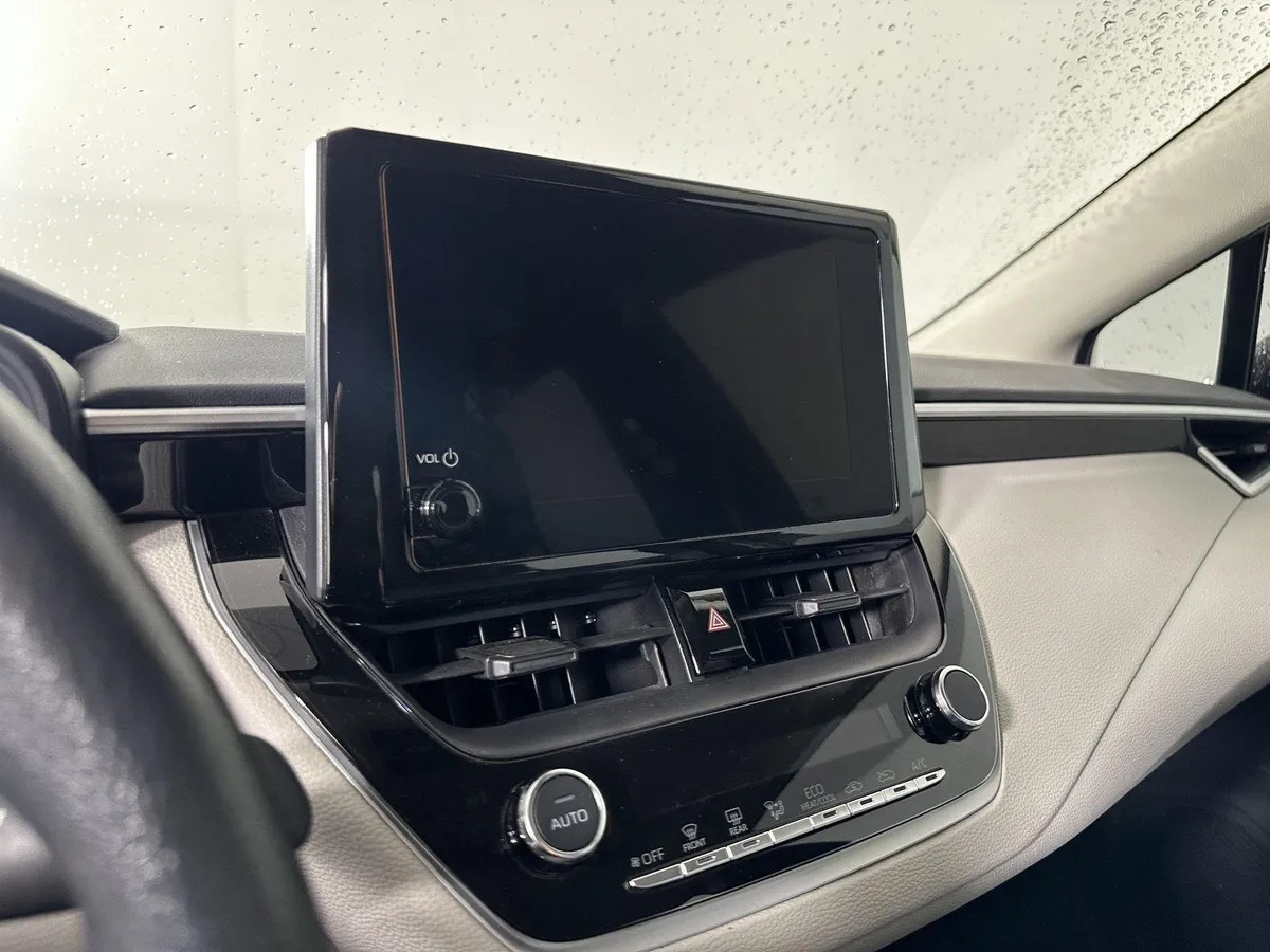 2024 Toyota Corolla LE thumbnail 12