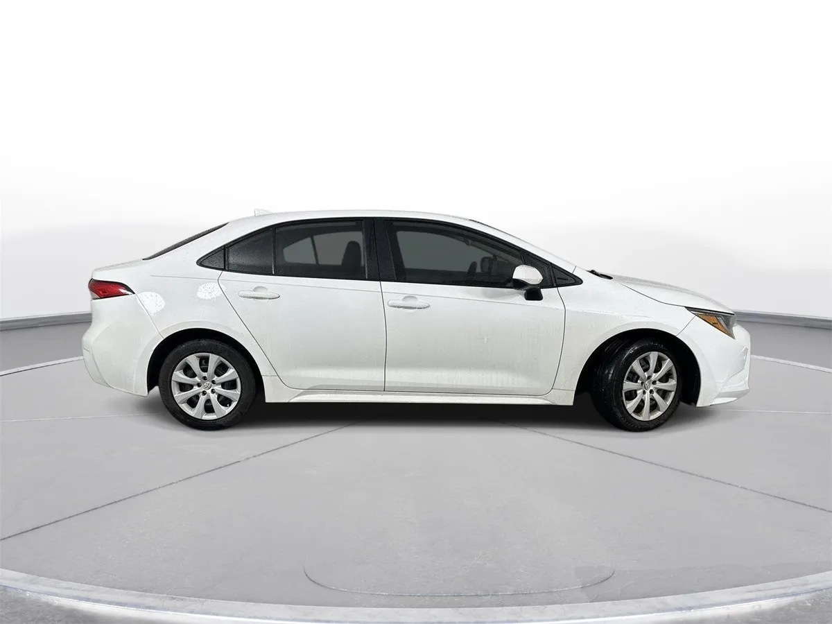 2024 Toyota Corolla LE thumbnail 5