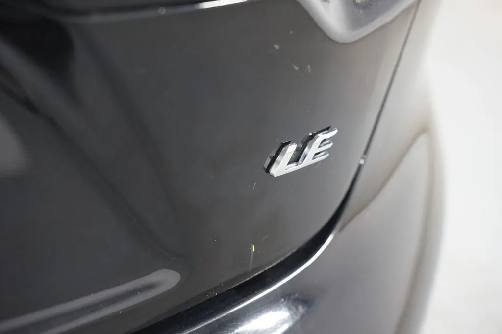 2024 Toyota Corolla LE thumbnail 11