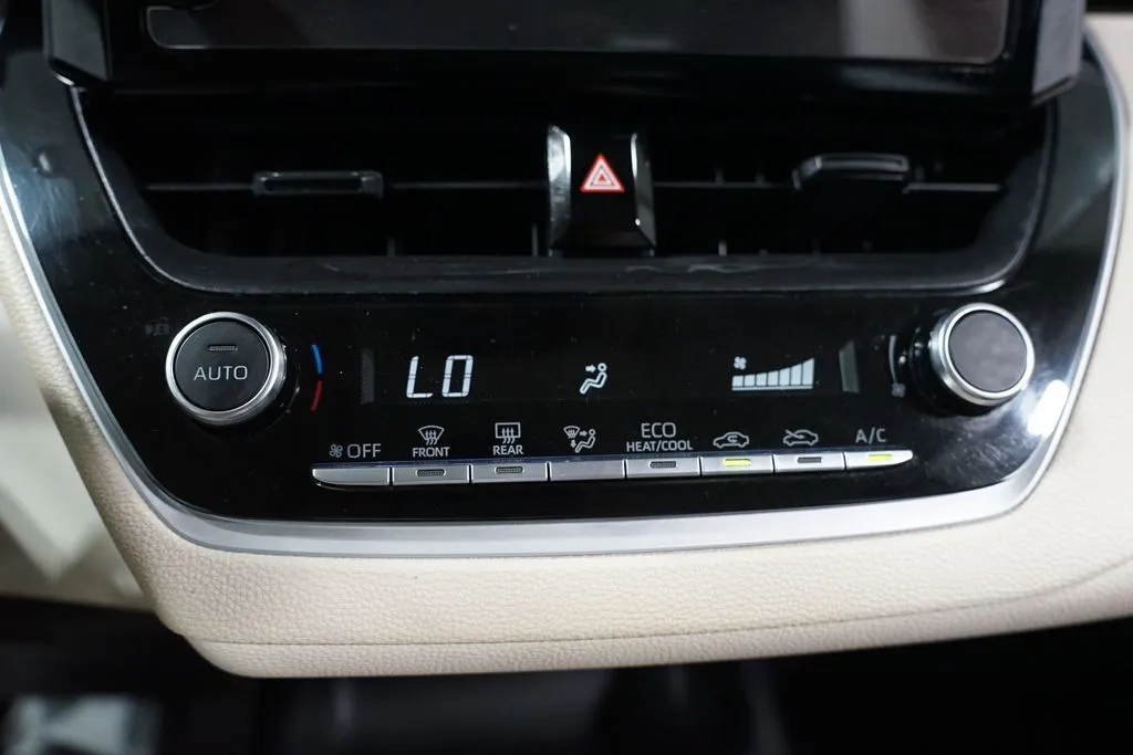 2024 Toyota Corolla LE thumbnail 21