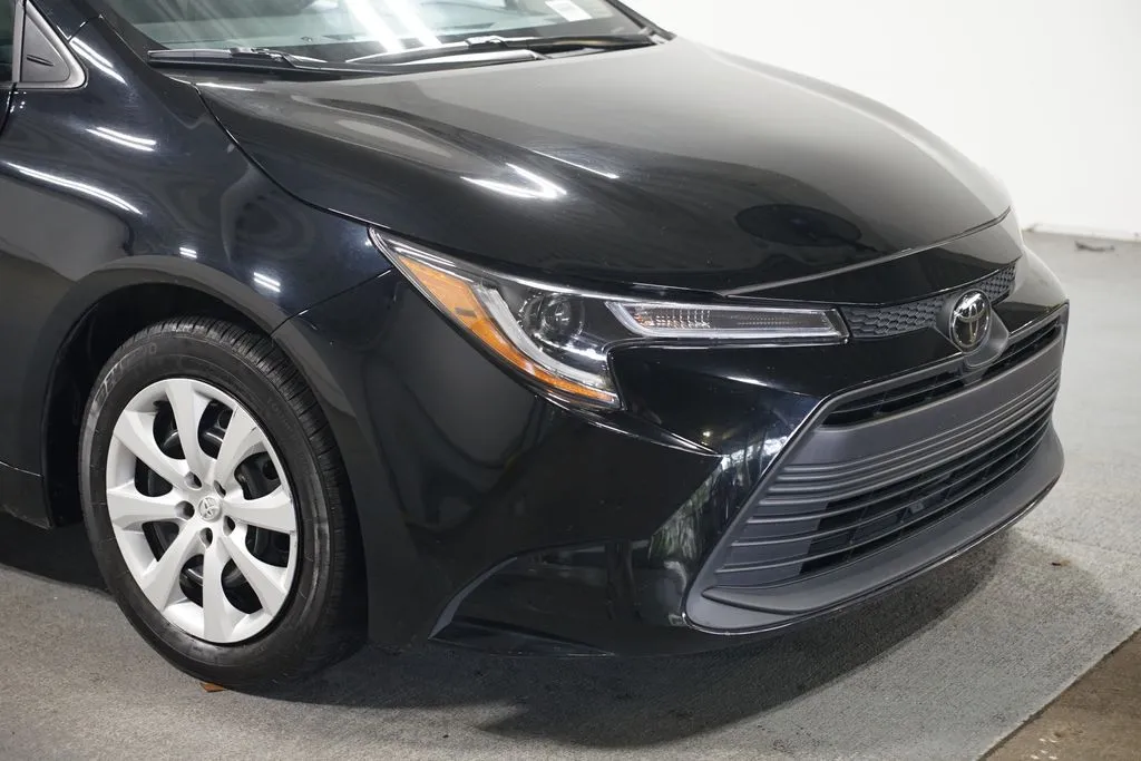 2024 Toyota Corolla LE thumbnail 4