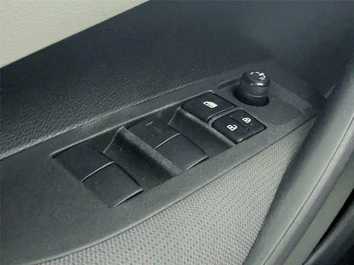 2024 Toyota Corolla LE thumbnail 14