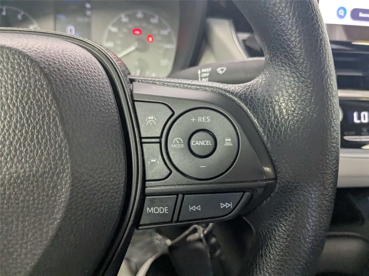 2024 Toyota Corolla LE thumbnail 18