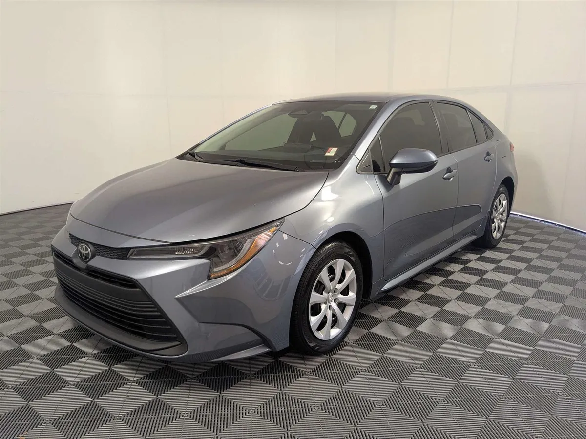 2024 Toyota Corolla LE thumbnail 2