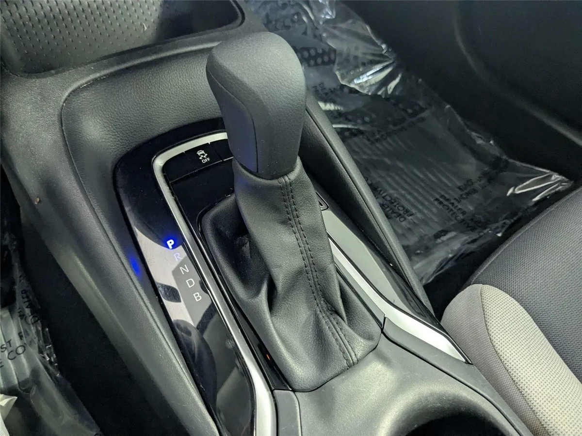 2024 Toyota Corolla LE thumbnail 24