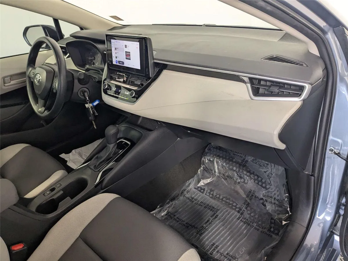 2024 Toyota Corolla LE thumbnail 30