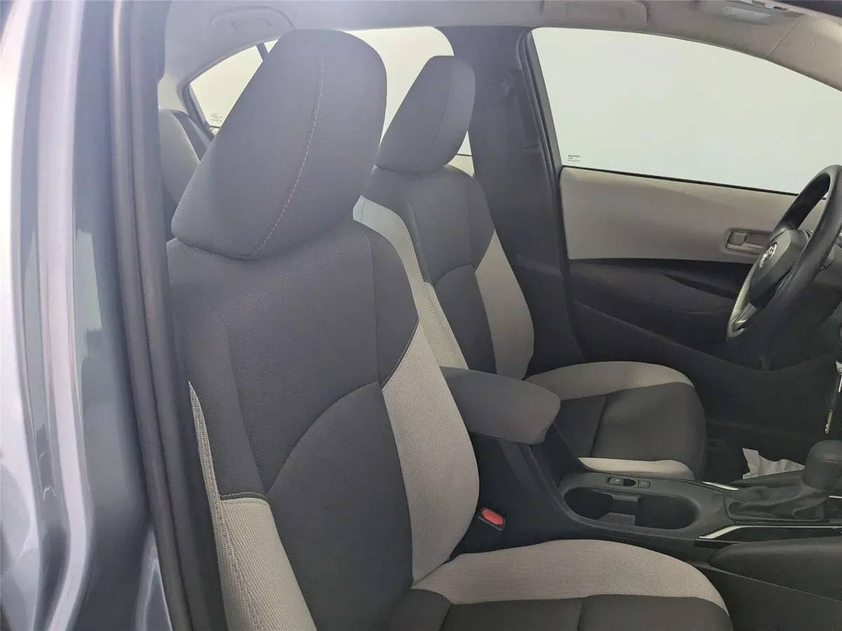 2024 Toyota Corolla LE thumbnail 32