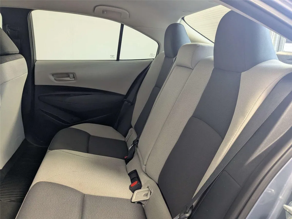 2024 Toyota Corolla LE thumbnail 33
