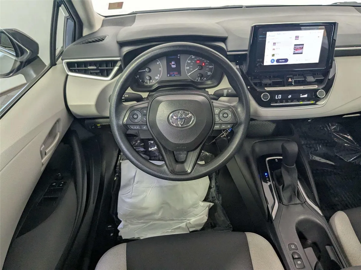 2024 Toyota Corolla LE thumbnail 37