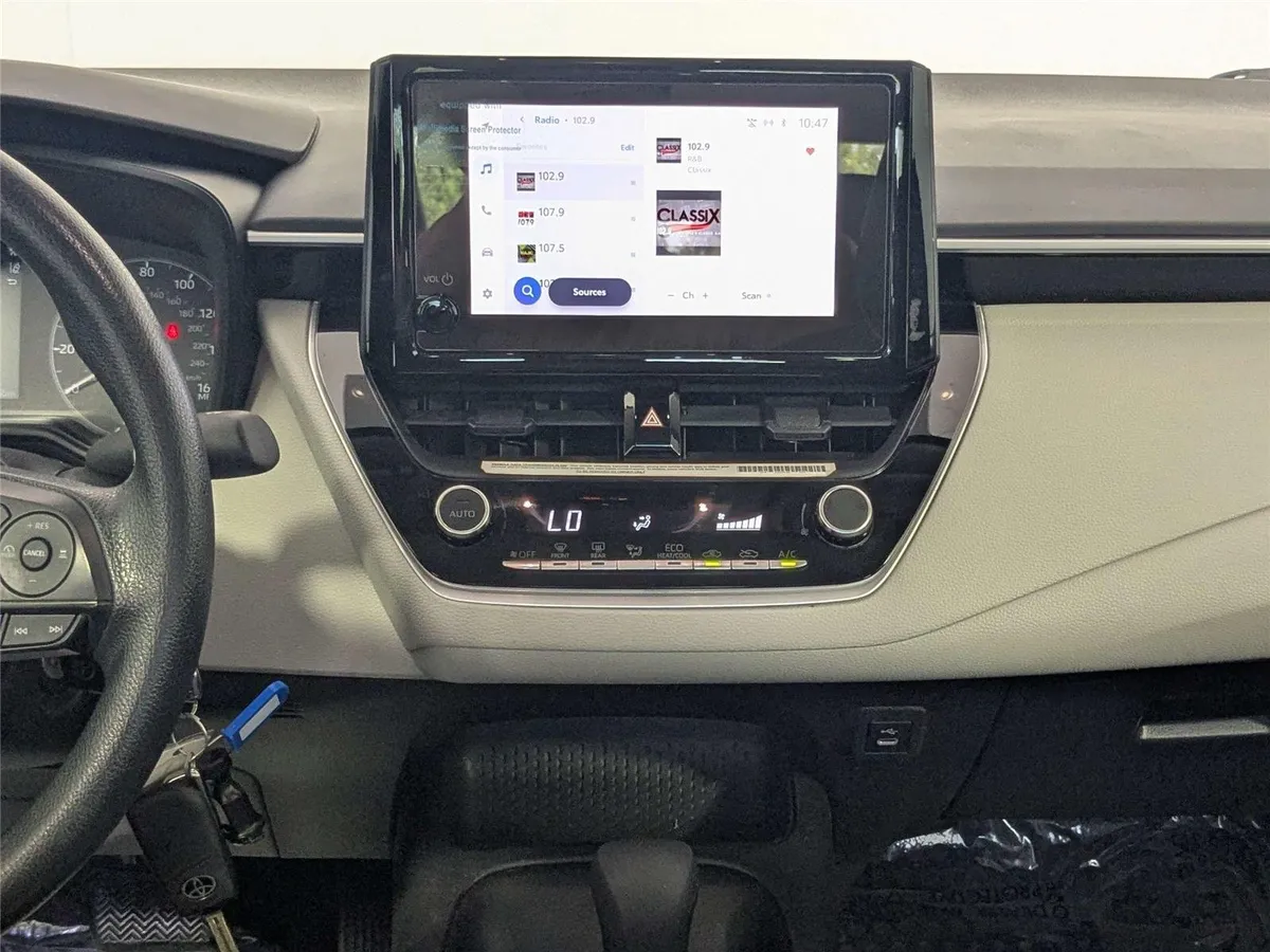2024 Toyota Corolla LE thumbnail 39
