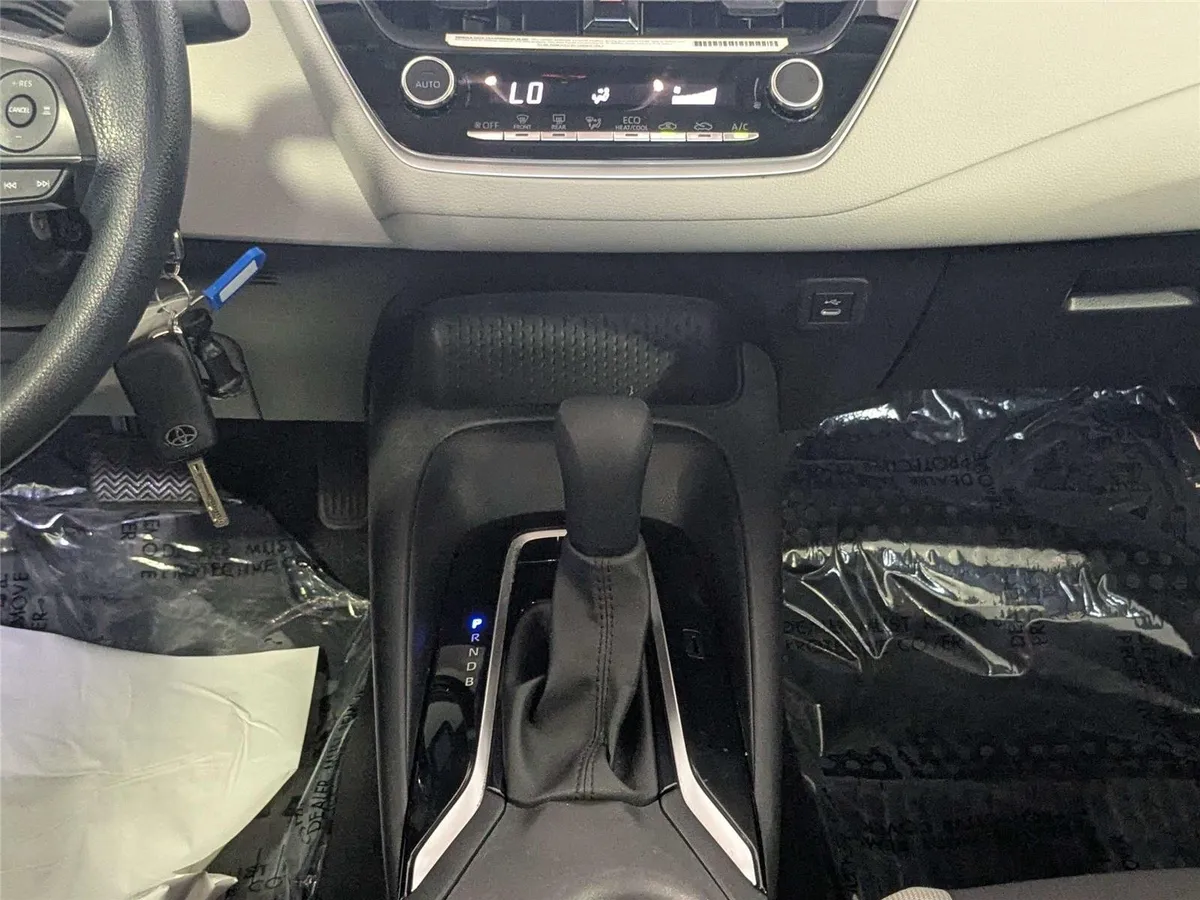 2024 Toyota Corolla LE thumbnail 40