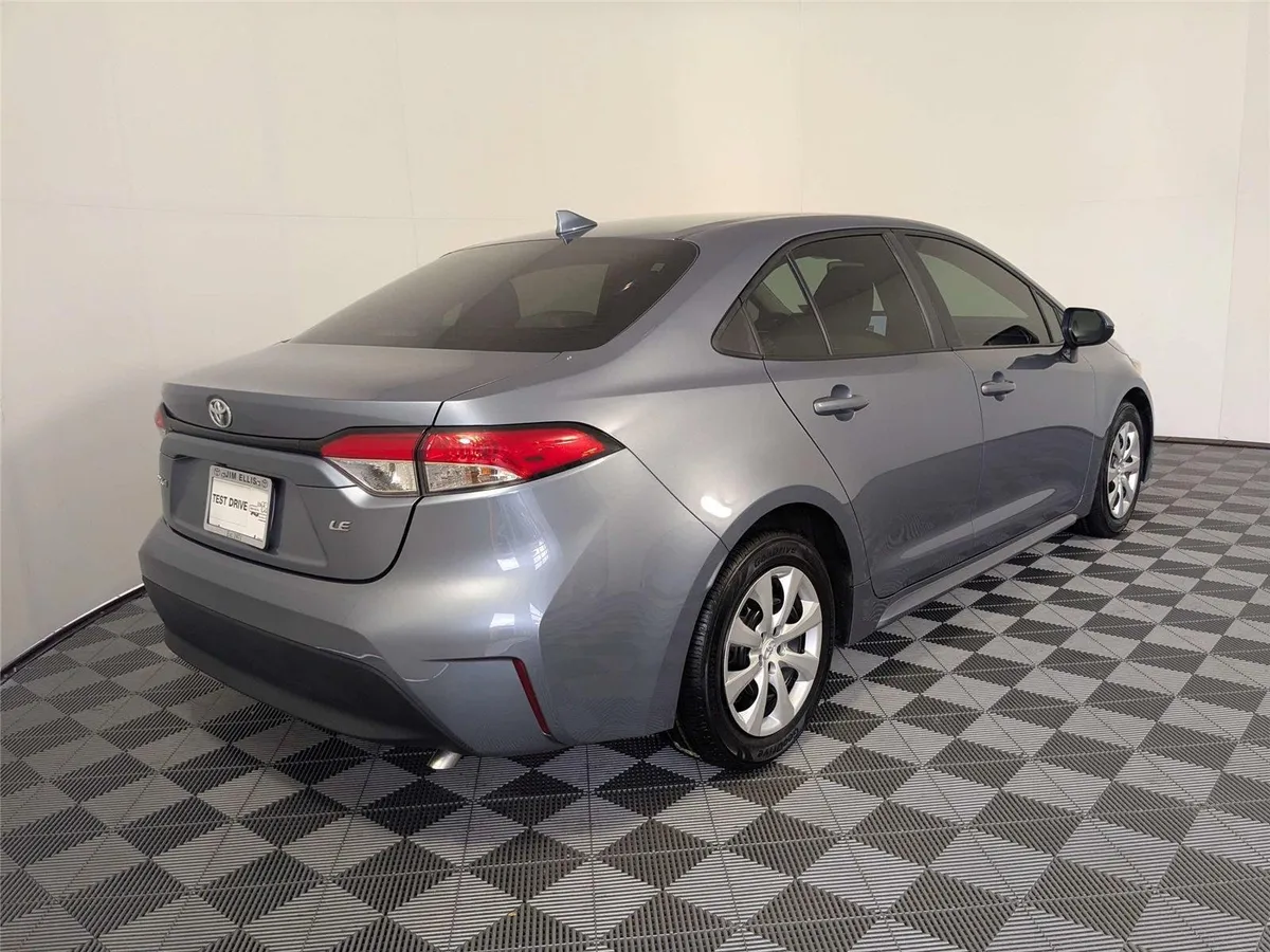 2024 Toyota Corolla LE thumbnail 5