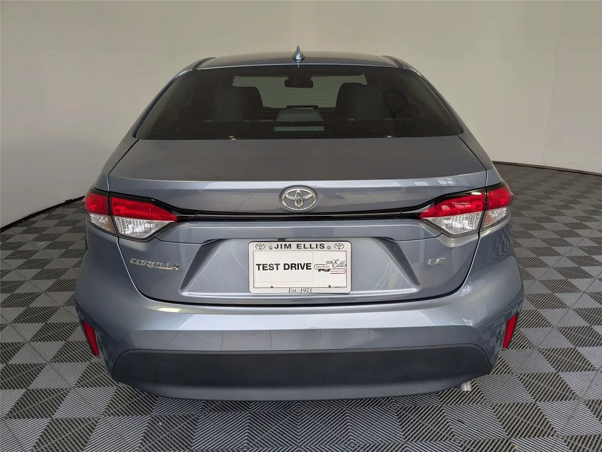 2024 Toyota Corolla LE thumbnail 6