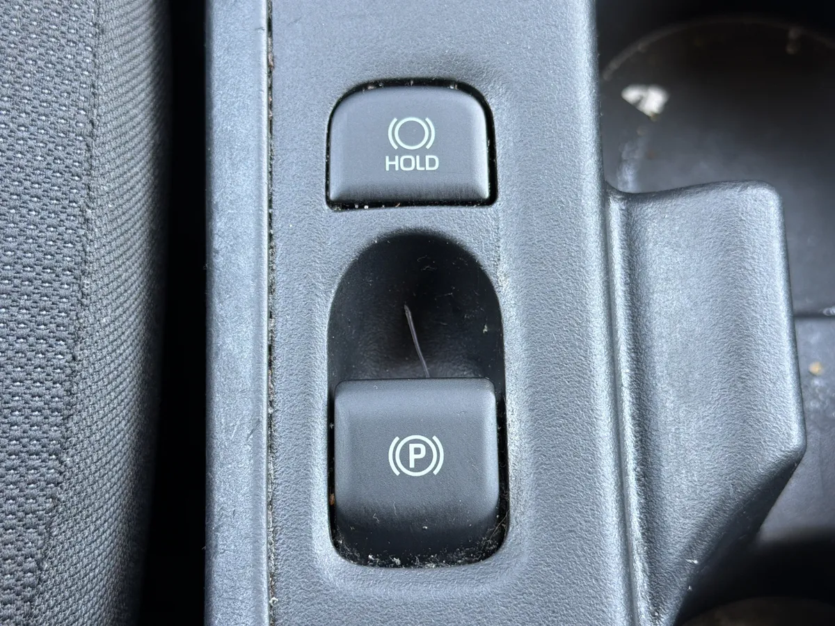 2024 Toyota Corolla LE thumbnail 11