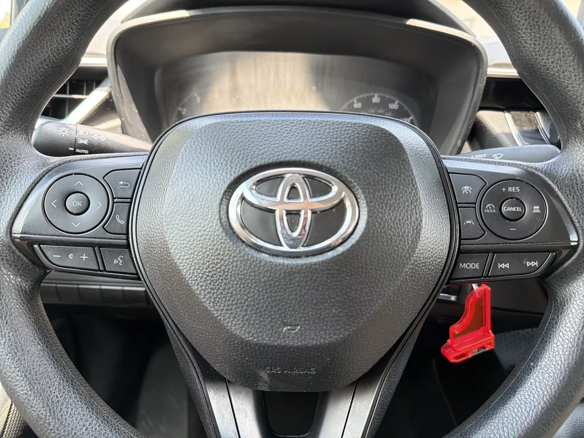 2024 Toyota Corolla LE thumbnail 12