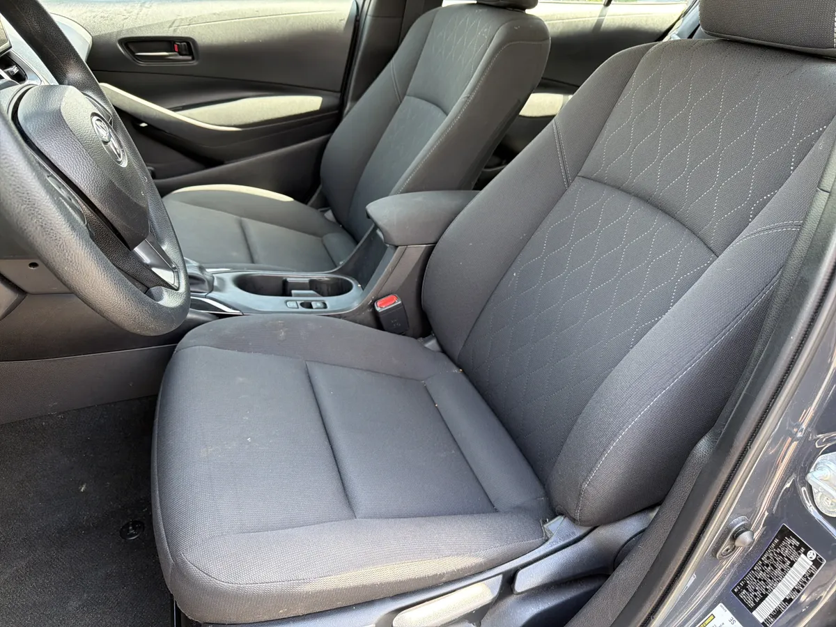 2024 Toyota Corolla LE thumbnail 16