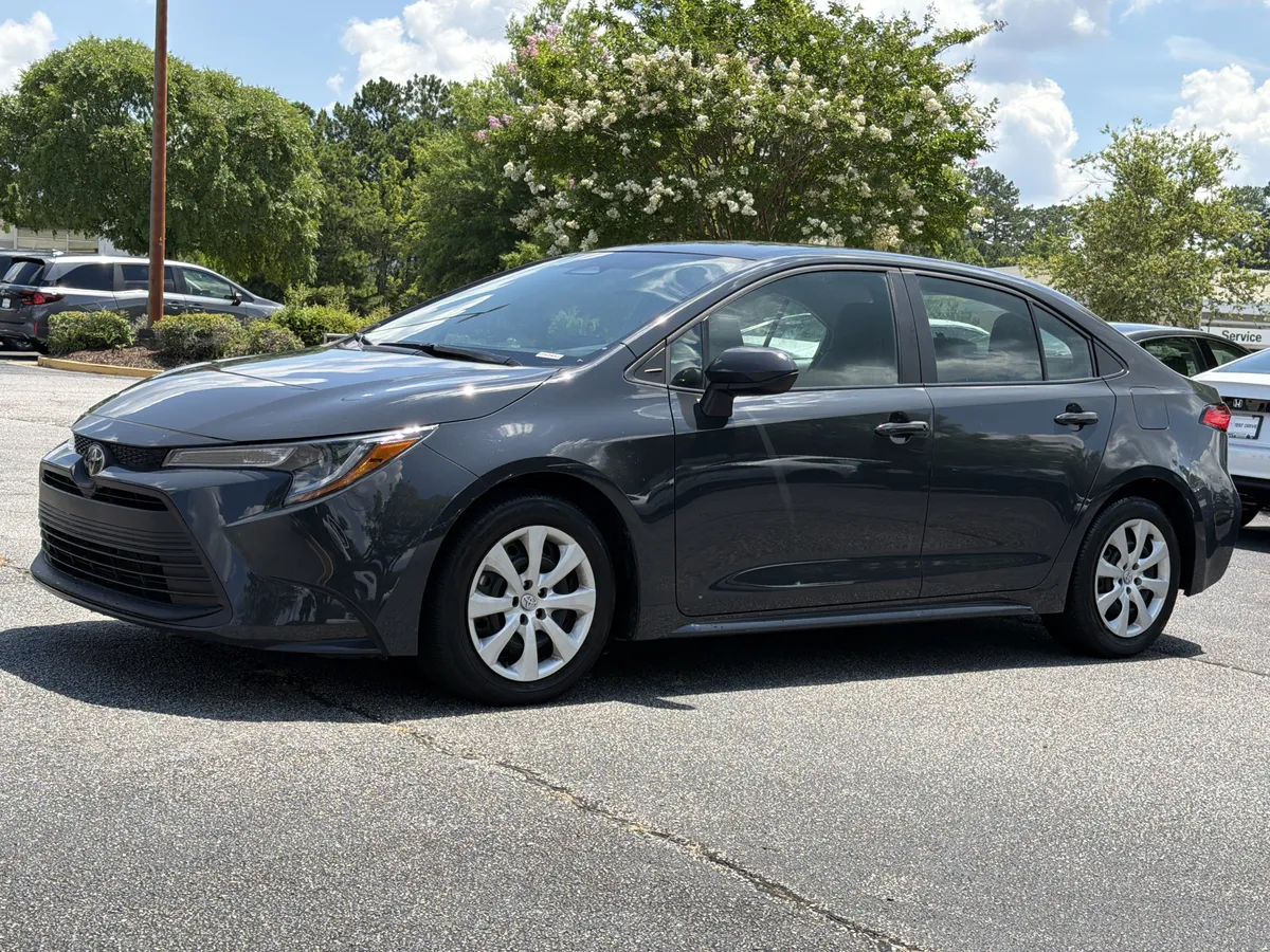 2024 Toyota Corolla LE thumbnail 17