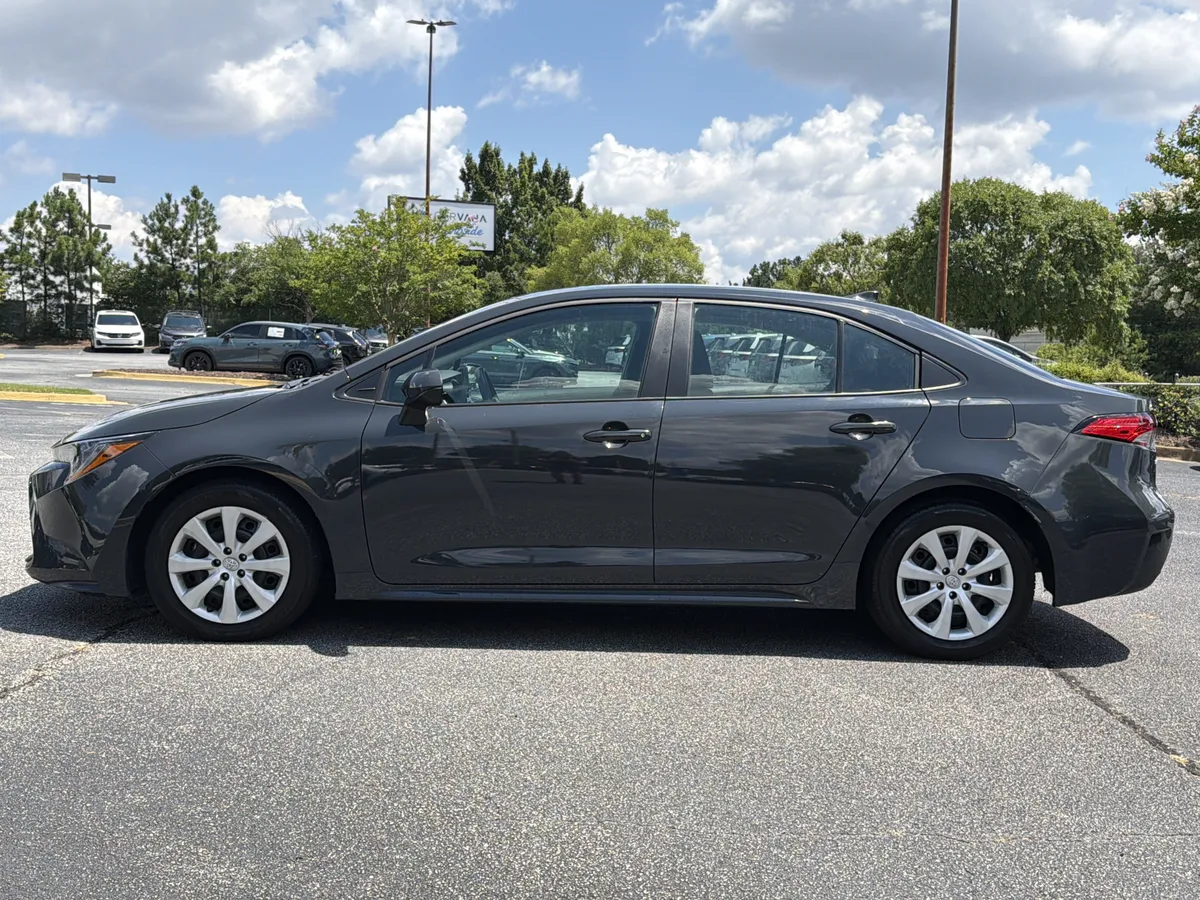 2024 Toyota Corolla LE thumbnail 18