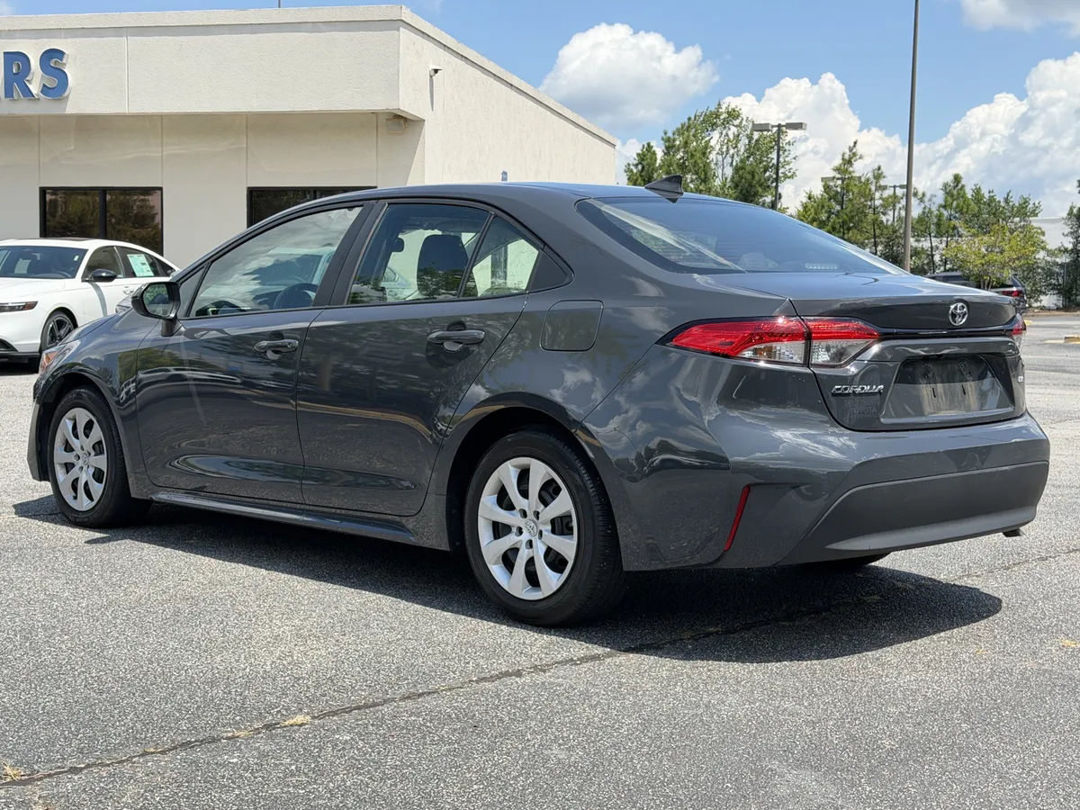 2024 Toyota Corolla LE thumbnail 19