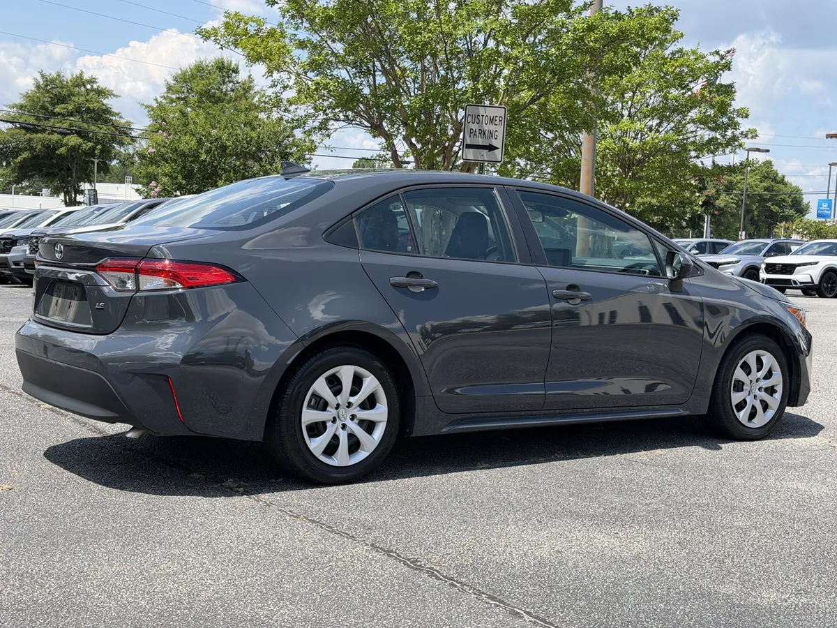 2024 Toyota Corolla LE thumbnail 22