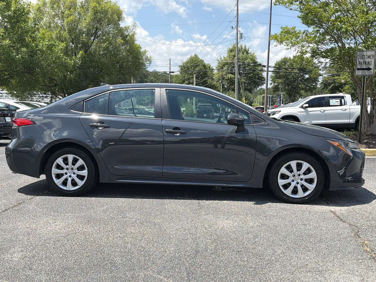 2024 Toyota Corolla LE thumbnail 23