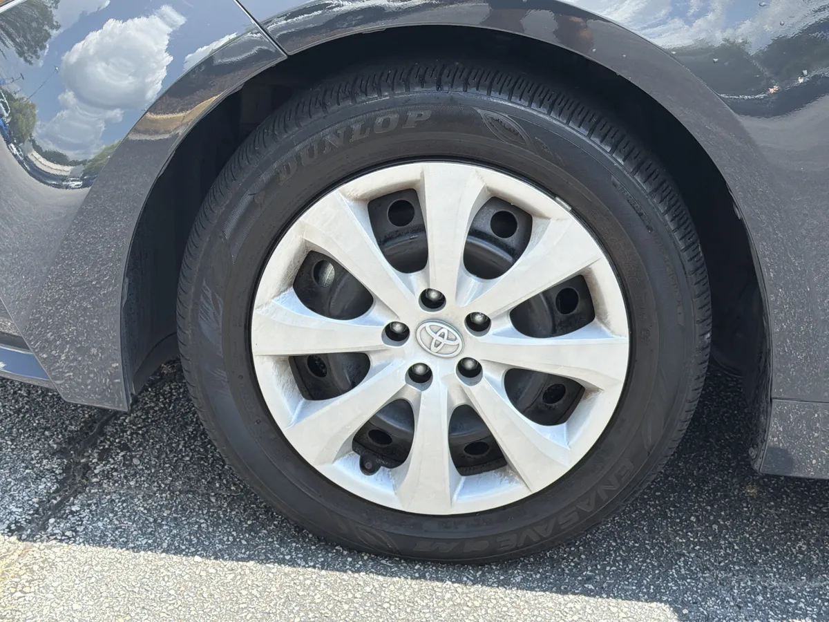 2024 Toyota Corolla LE thumbnail 25