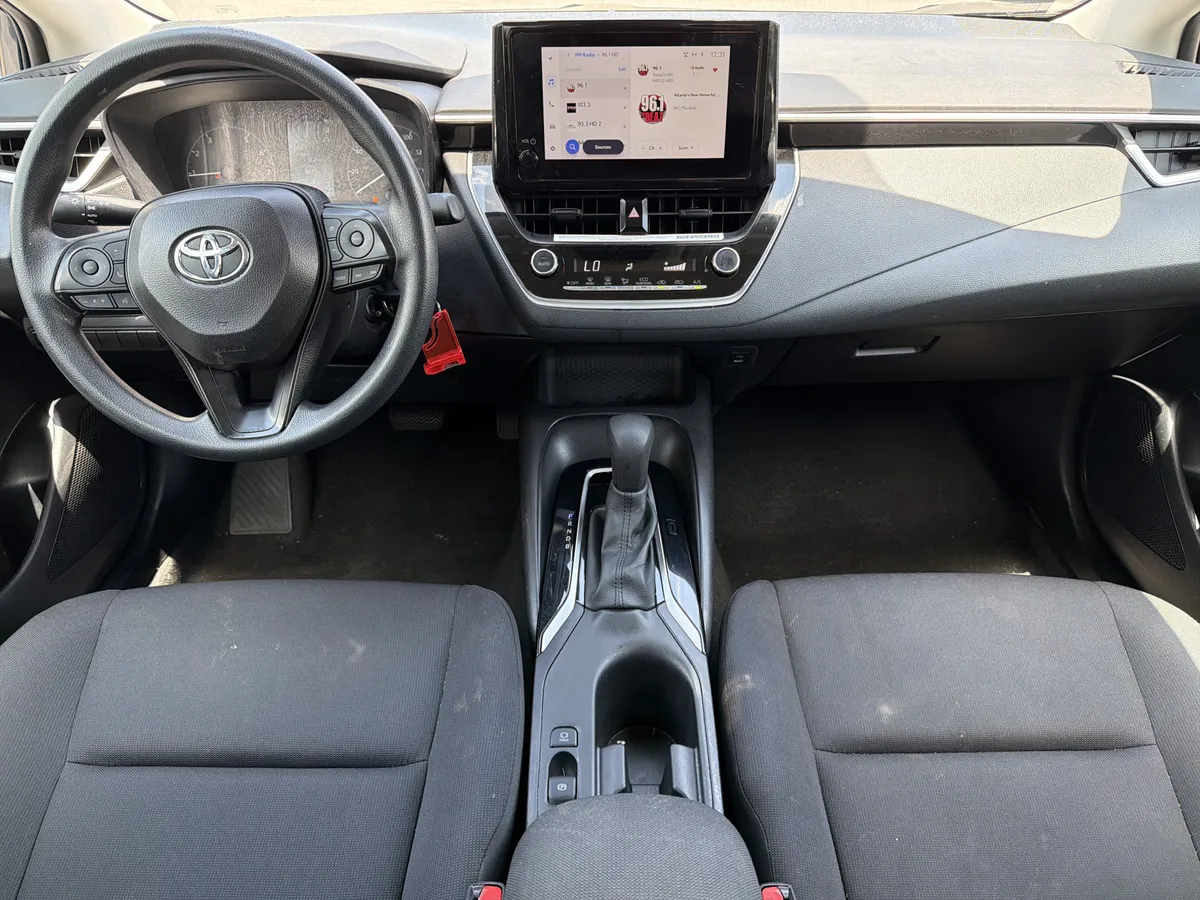 2024 Toyota Corolla LE thumbnail 3