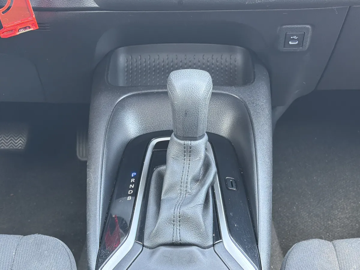 2024 Toyota Corolla LE thumbnail 5