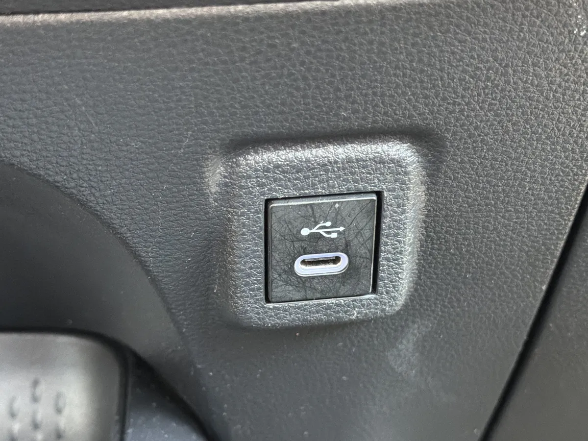 2024 Toyota Corolla LE thumbnail 8