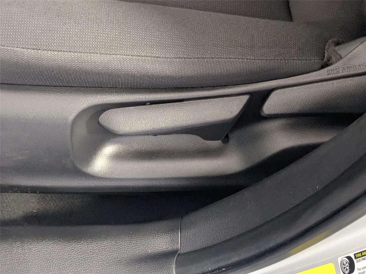 2024 Toyota Corolla LE thumbnail 13