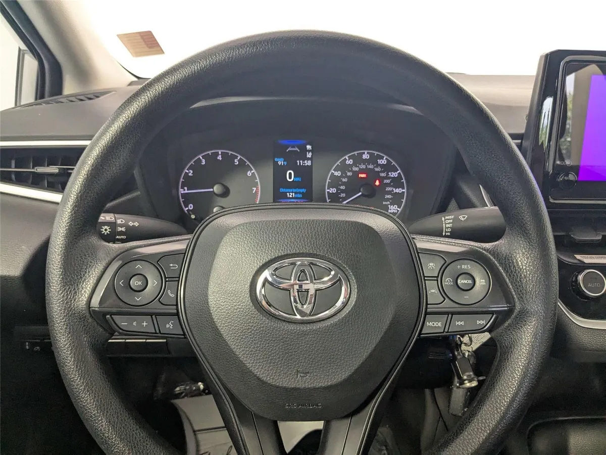 2024 Toyota Corolla LE thumbnail 15