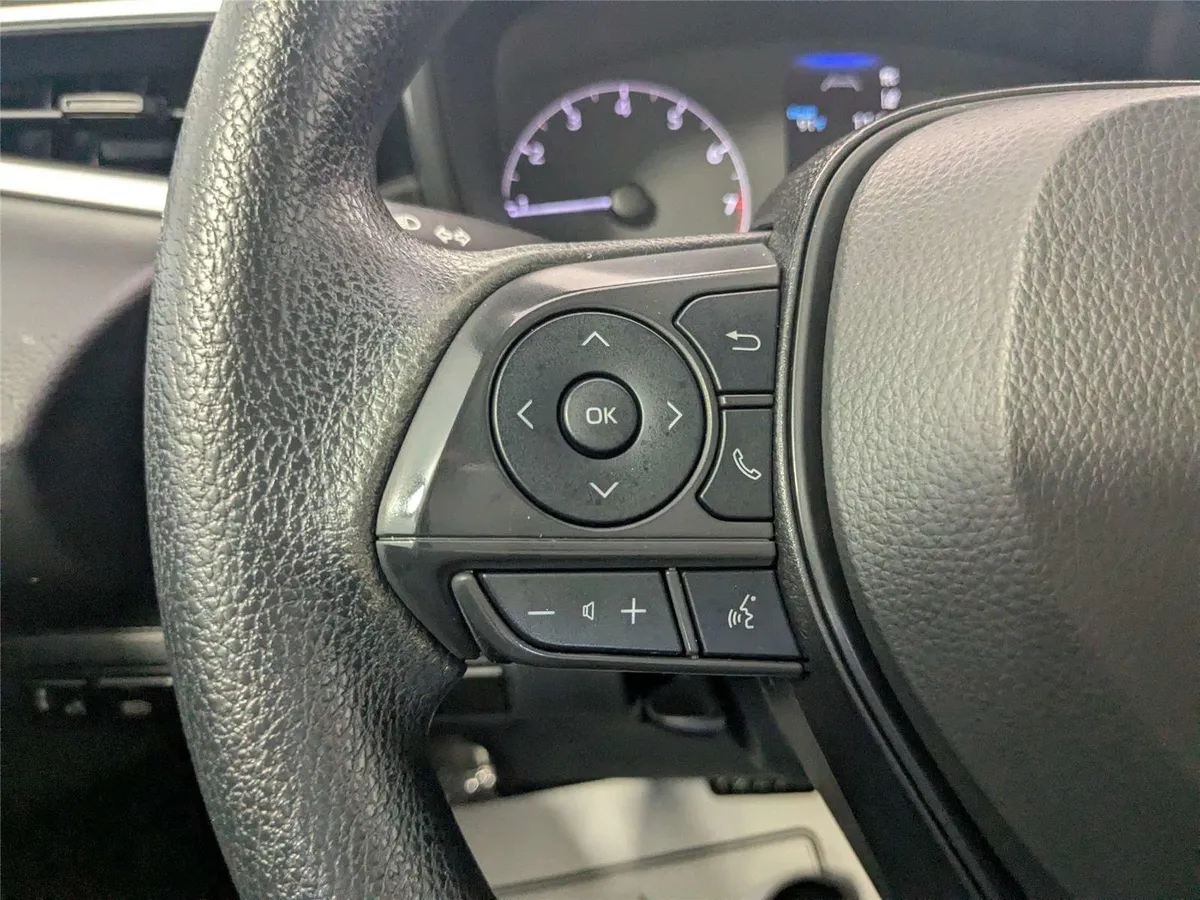 2024 Toyota Corolla LE thumbnail 16