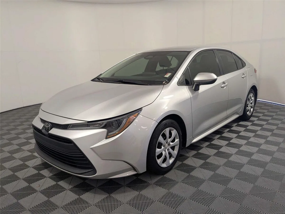 2024 Toyota Corolla LE thumbnail 2