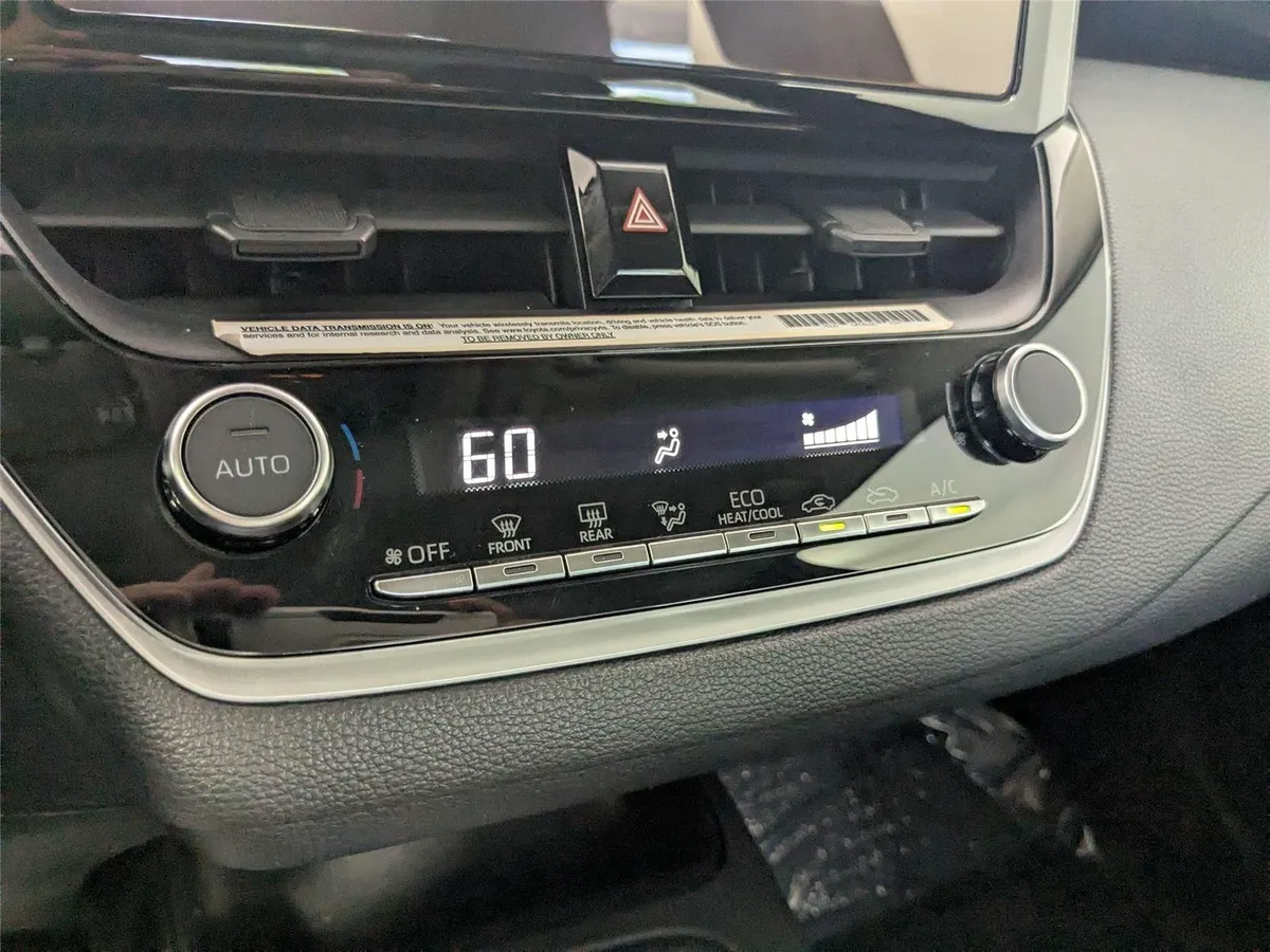 2024 Toyota Corolla LE thumbnail 21