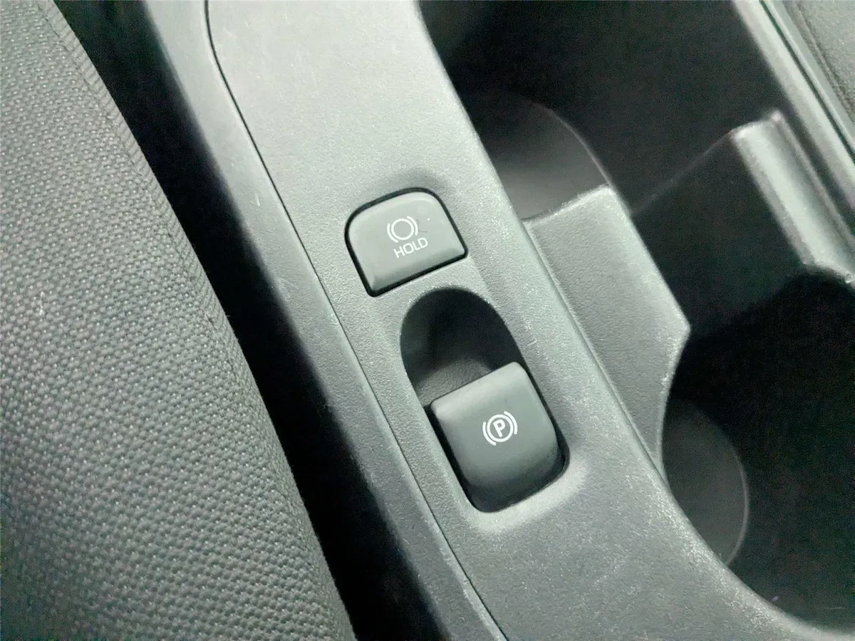 2024 Toyota Corolla LE thumbnail 23