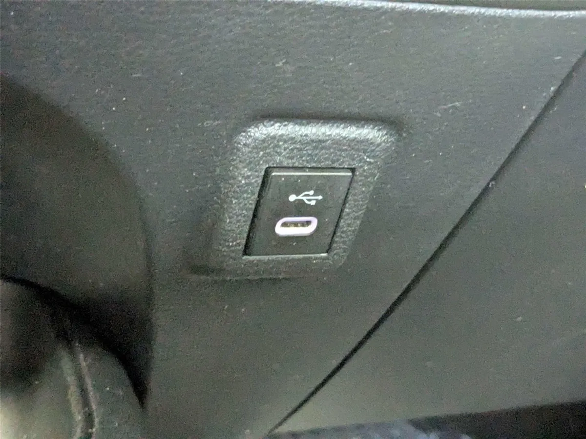 2024 Toyota Corolla LE thumbnail 24