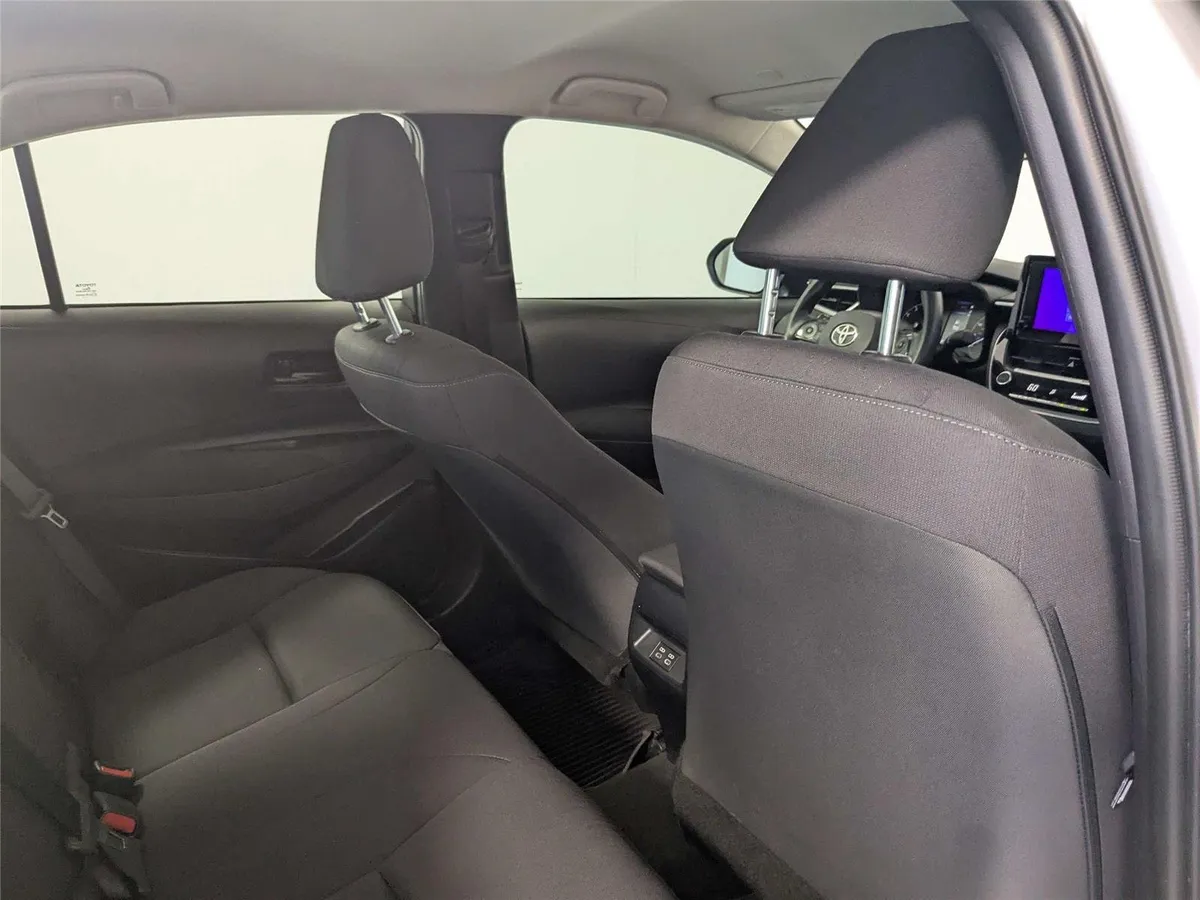 2024 Toyota Corolla LE thumbnail 29