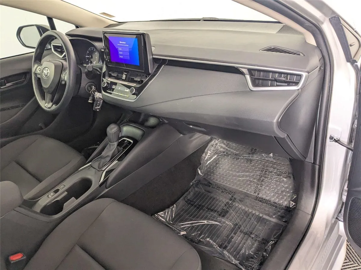 2024 Toyota Corolla LE thumbnail 30