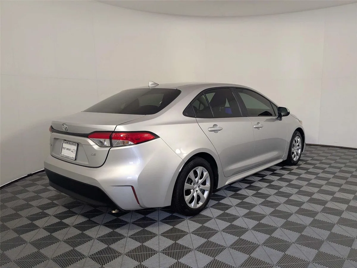 2024 Toyota Corolla LE thumbnail 5