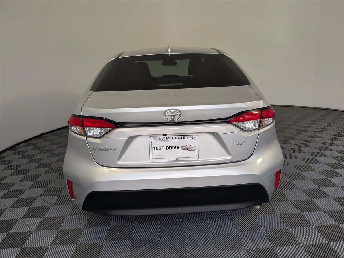 2024 Toyota Corolla LE thumbnail 6