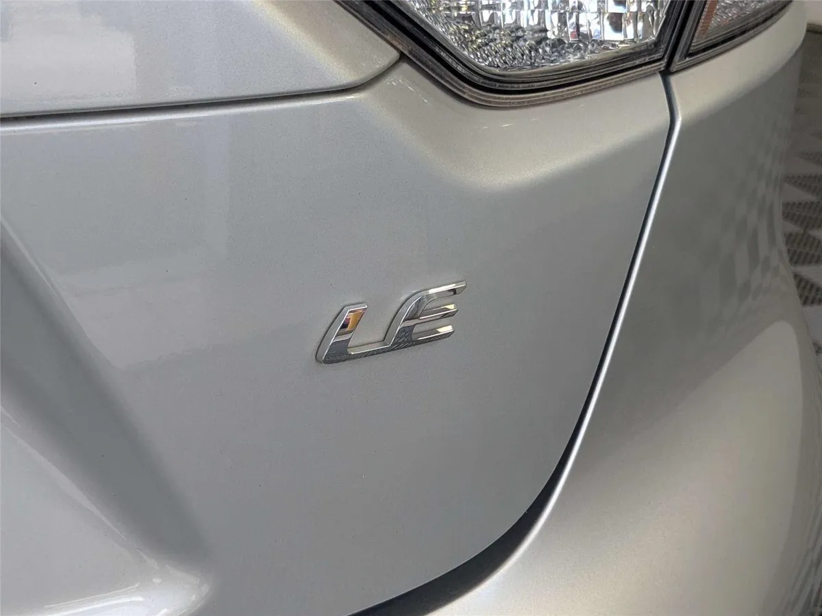 2024 Toyota Corolla LE thumbnail 7