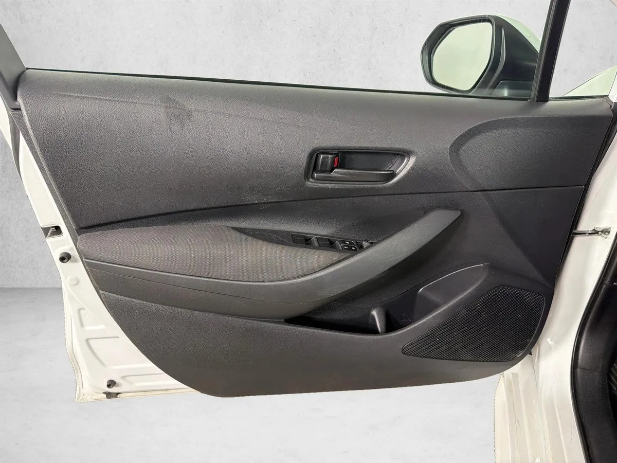 2024 Toyota Corolla LE thumbnail 10