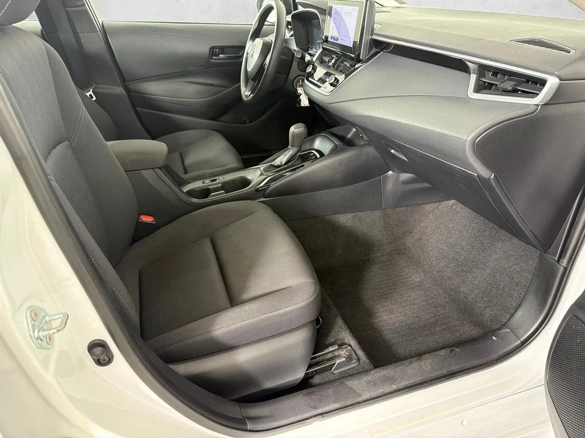 2024 Toyota Corolla LE thumbnail 13