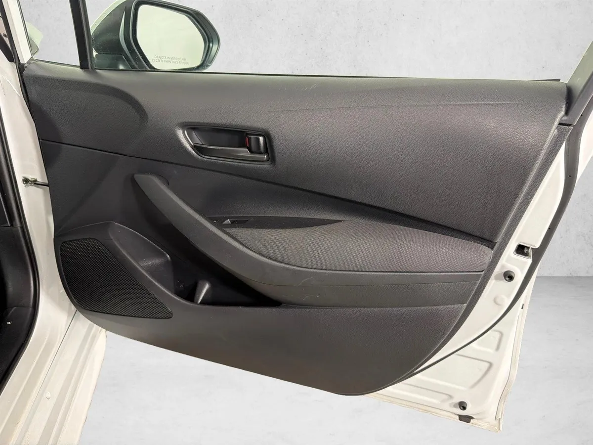 2024 Toyota Corolla LE thumbnail 14