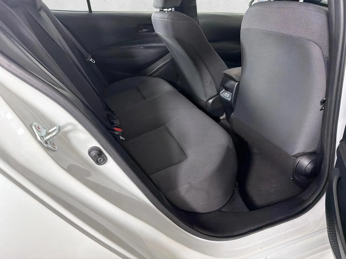 2024 Toyota Corolla LE thumbnail 15