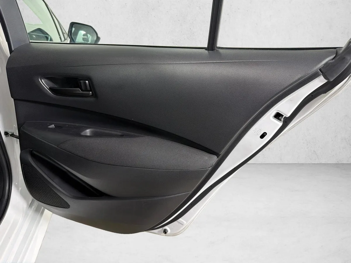 2024 Toyota Corolla LE thumbnail 16