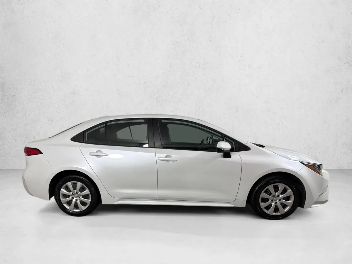 2024 Toyota Corolla LE thumbnail 2