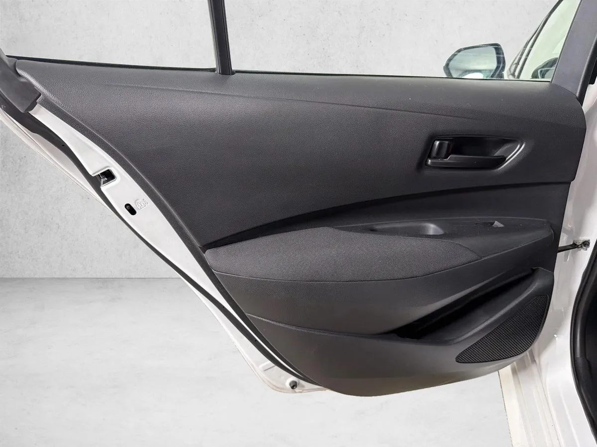 2024 Toyota Corolla LE thumbnail 21