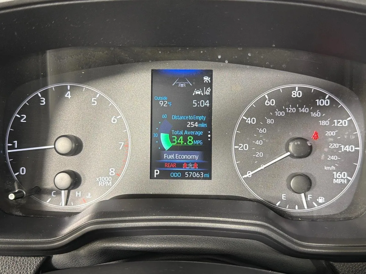 2024 Toyota Corolla LE thumbnail 26